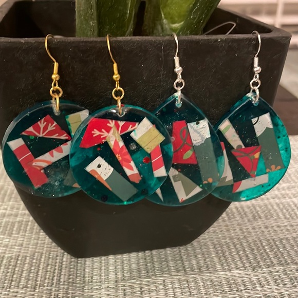 Handmade Festive Large Holiday Earrings Green Circle - Picture 10 of 10